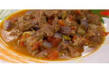 Etli Yahni Tarifi ve Malzemeleri