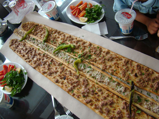 Etli Ekmek Tarifi ve Malzemeleri