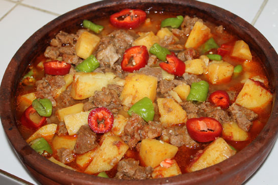 Etli Güveç Tarifi ve Malzemeleri