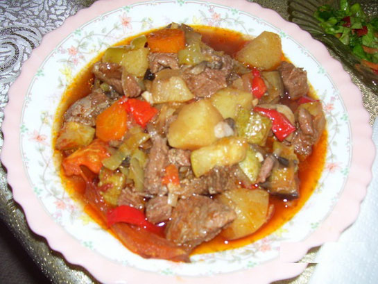 Fırında Etli Güveç Tarifi ve Malzemeleri