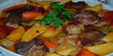 Etli Patates Yemeği Tarifi ve Malzemeleri Etli Patates Yemeği
