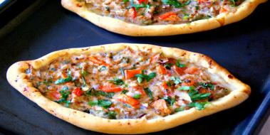 Etli Pide, Etli Pide Tarifi ve Malzemeleri Etli Pide