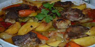 Fırında Etli Patates Tarifi ve Malzemeleri Fırında Etli Patates